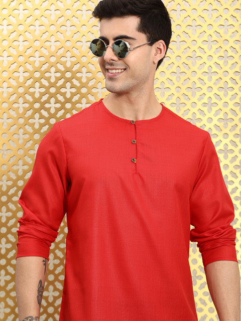 

Ode by House of Pataudi Men Red Solid Round Neck Regular Kurta