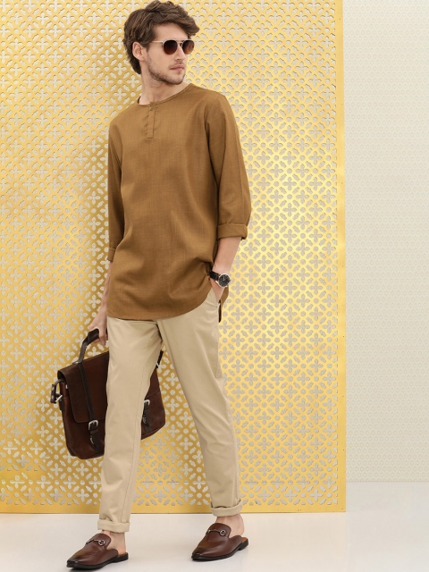 

Ode by House of Pataudi Men Brown Solid Round-Neck Straight Kurta