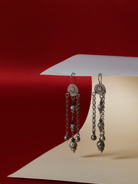 

SANGEETA BOOCHRA Silver-Toned & Black Circular Drop Earrings