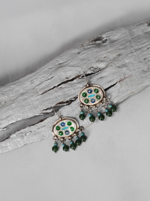 

SANGEETA BOOCHRA Silver-Toned Contemporary Jhumkas Earrings
