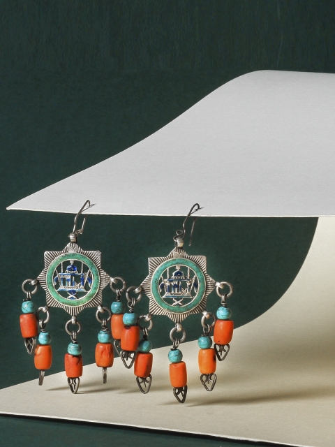

SANGEETA BOOCHRA Silver-Toned Contemporary Drop Earrings