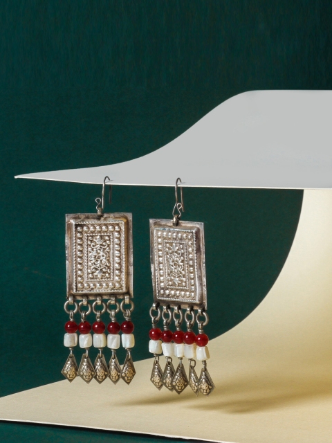 

SANGEETA BOOCHRA Silver-Toned Contemporary Drop Earrings