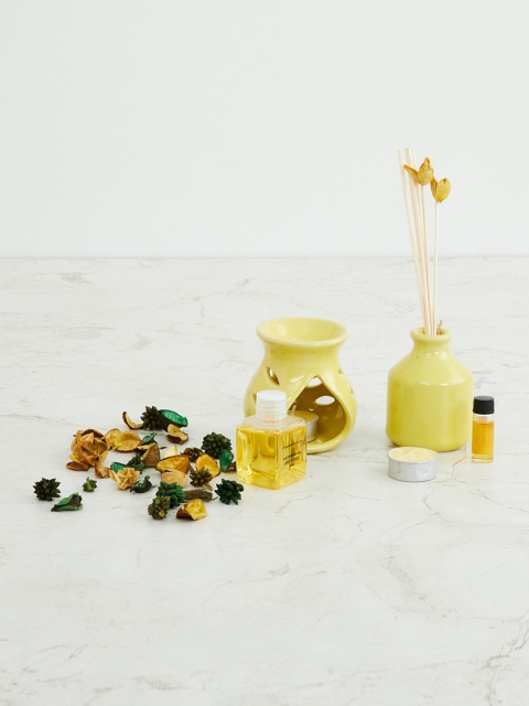

Home Centre Yellow Fiesta Lemongrass Fragrance Combo Set