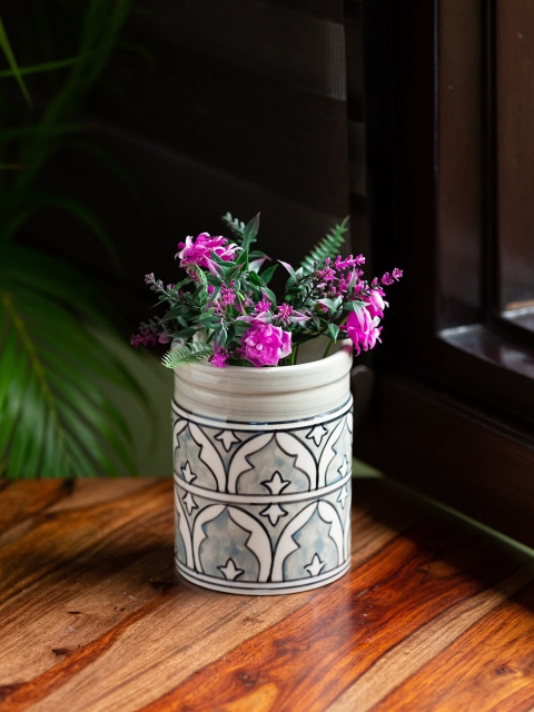 

ExclusiveLane Grey & White Ceramic Handcrafted Table Planter Pot