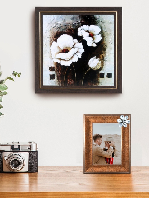 

WENS Gold-Toned Textured Table Photo Frame
