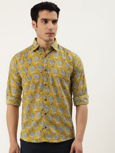 

FERANOID Men Yellow Opaque Cotton Printed Casual Shirt