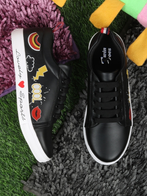 

TWIN TOES Women Black & Yellow Printed Sneakers