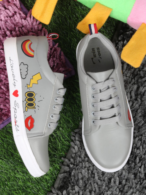 

TWIN TOES Women Grey Printed Sneakers