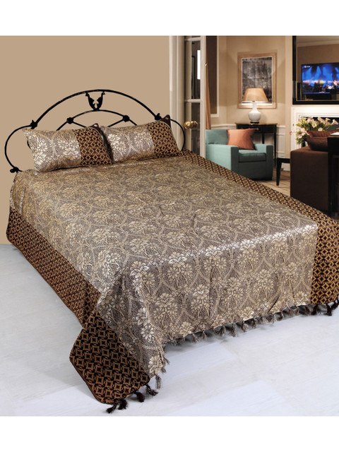 

Varde Brown & Beige Woven-Design Jacquard Double Bed Cover With Pillow Covers