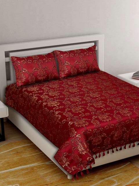 

Varde Red & Gold-Coloured Woven-Design Jacquard Double Bed Cover With Pillow Covers