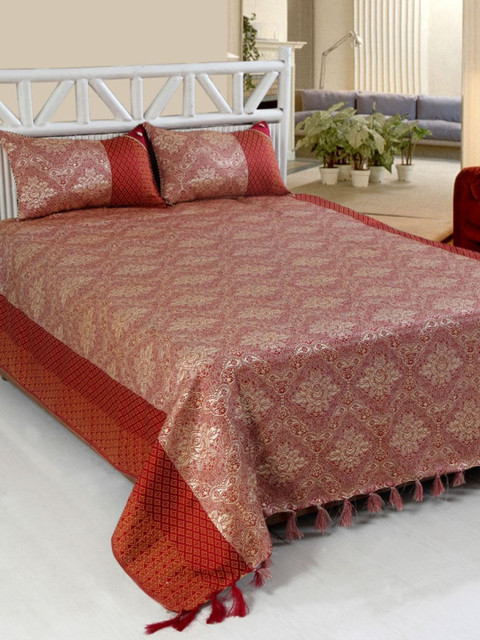 

Varde Red & Beige Woven-Design Jacquard Double Bed Cover With Pillow Covers