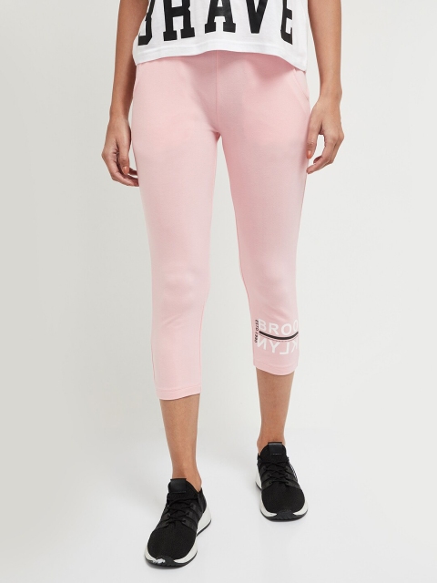 

max Women Pink Capris