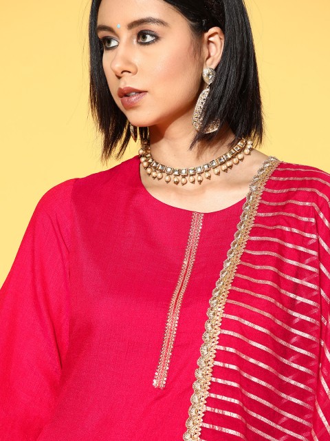 

Inddus Floral Silk Blend Kurta Set, Magenta