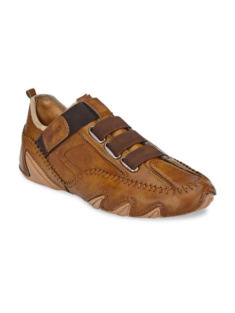 

AfroJack Men Tan Woven Design Trekking Shoes