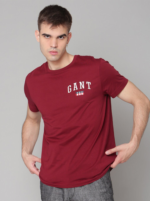 

GANT Men Maroon Solid T-shirt