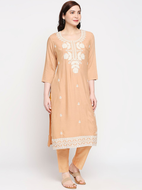 

ZRI Women Peach-Coloured & Off-White Floral Embroidered Regular Kurta with Trousers