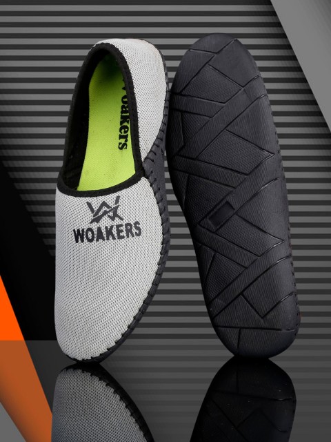

Woakers Men Grey & Black Woven Design Slip-On Sneakers