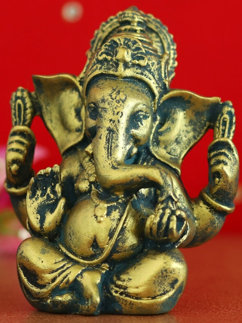 

Ferns N Petals Gold-Toned Antique Raja Ganesha Idol