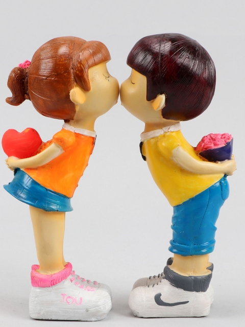 

Ferns N Petals Multicoloured Cute Love Couple Showpiece, Multi