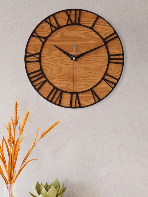 

Art Street Brown & Black Traditional Design Round Wall Clock