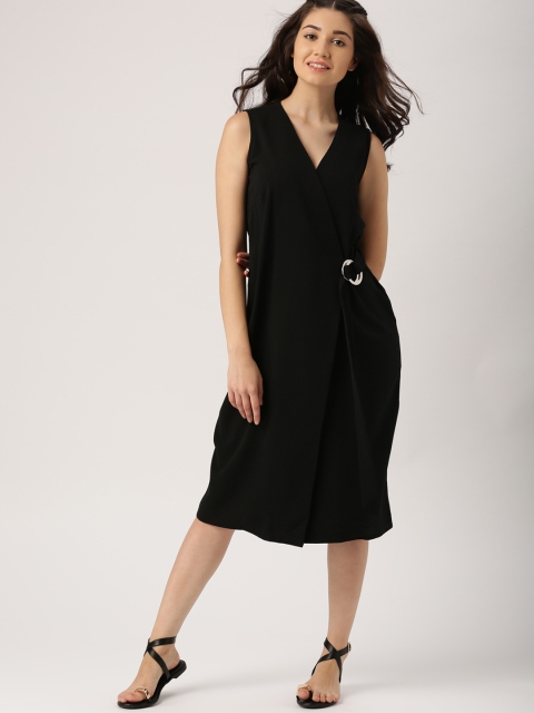 

DressBerry Black Solid Wrap Dress