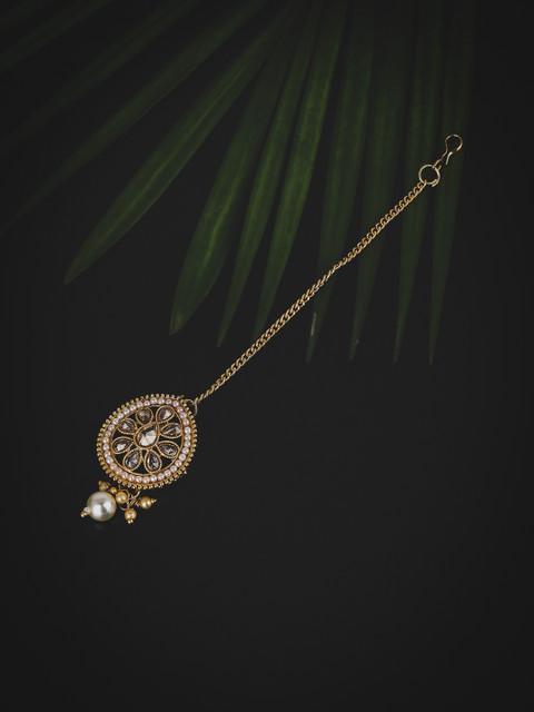 

KOLHA-BY CARLTON Gold-Toned Gold-Plated Kundan Studded Pearl Embellished Maangtikka