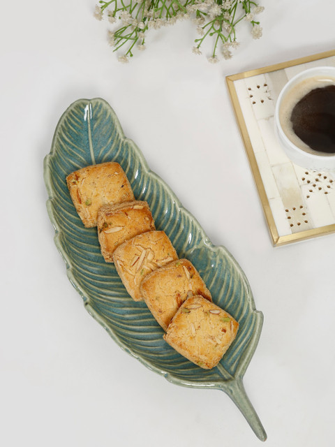 

Fabindia Green Leaf Shaped Ceramic Glazed Platter