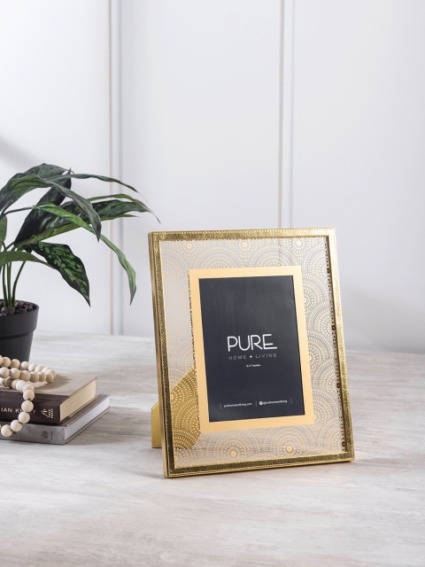 

Pure Home and Living Unisex Gold Solid Table Photo Frame