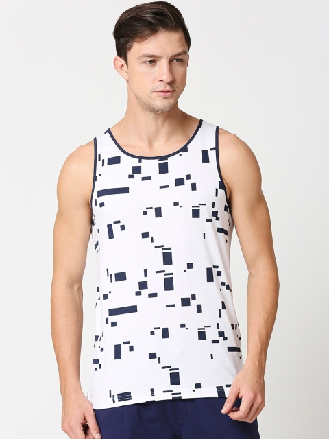 

Bewakoof Men White & Black Geometric Printed Cotton T-Shirt