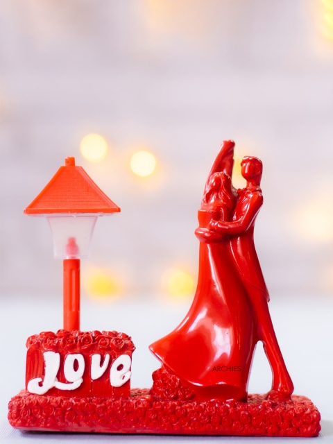

Archies Unisex Red Textured Romantic Lovers Statue Showpiece