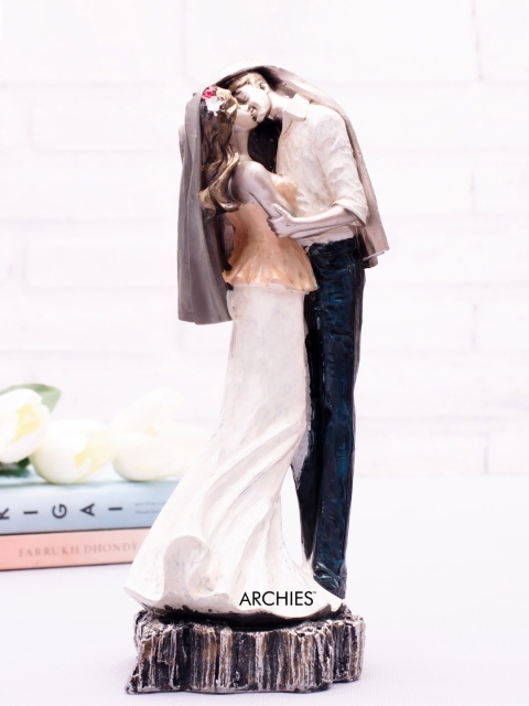 

Archies Multicoloured Premium Romantic Lovers Statue Showpiece, Multi