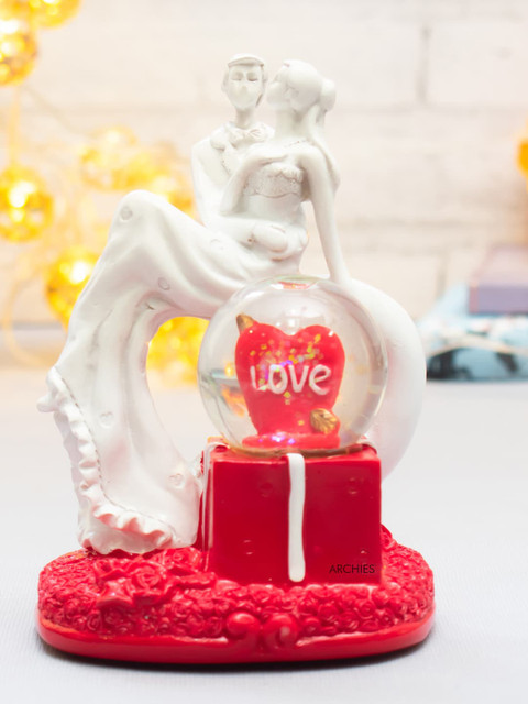 

Archies Red & White Premium Romantic Lovers Statue Showpiece