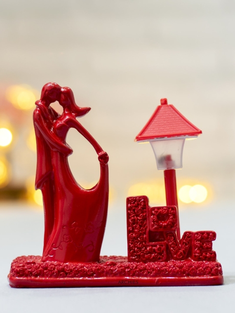 

Archies Red Premium Romantic Lovers Statue Showpiece
