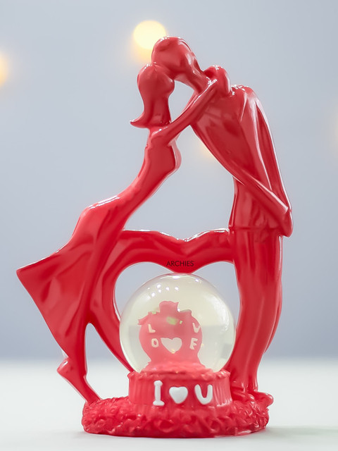 

Archies Red Premium Romantic Lovers Statue Showpiece