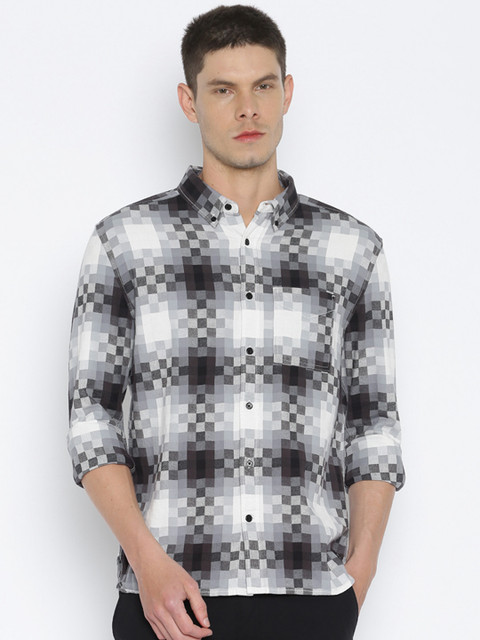 

DC Men Grey & White Regular Fit Checked Casual Shirt