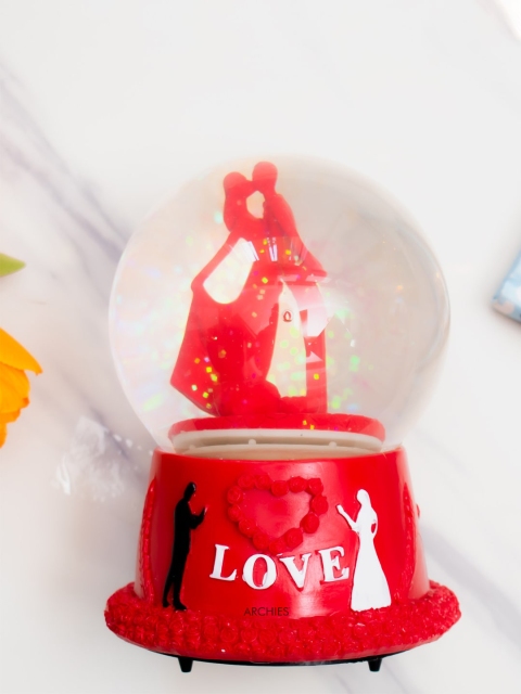 

Archies Red Premium Romantic Lovers Statue Showpiece
