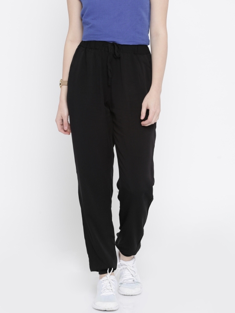 

Vero Moda Women Black Solid Regular Fit Cuffed Trousers