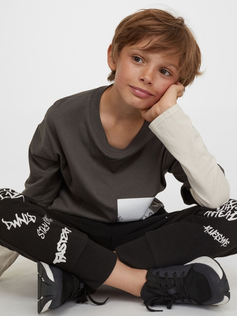 

H&M Boys Black Printed Joggers