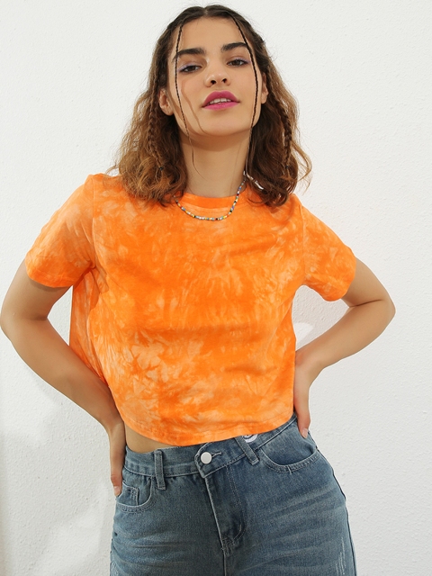 

URBANIC Women Orange Tie and Dye Dyed Pure Cotton Crop T-shirt