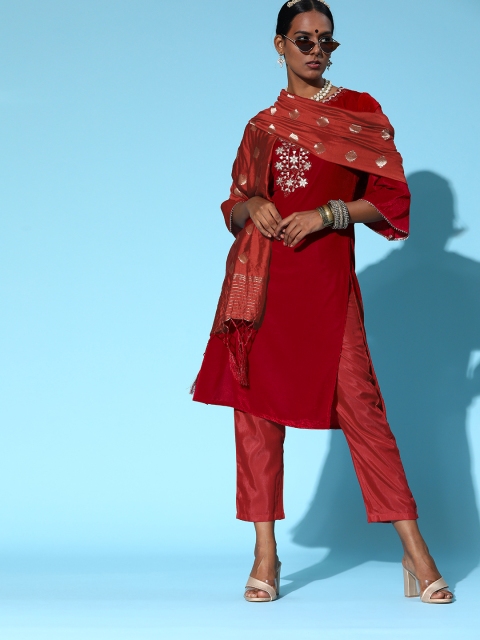 

Tikhi Imli Floral Velvet Kurta Set, Maroon