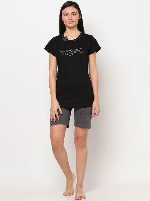 

TRUNDZ Women Black & Grey Printed Organic Cotton Night suit
