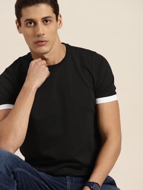 

INVICTUS Men Black Solid T-shirt