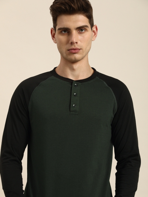 

INVICTUS Men Olive Green & Black Colourblocked Henley Neck Raglan Sleeve Casual T-shirt