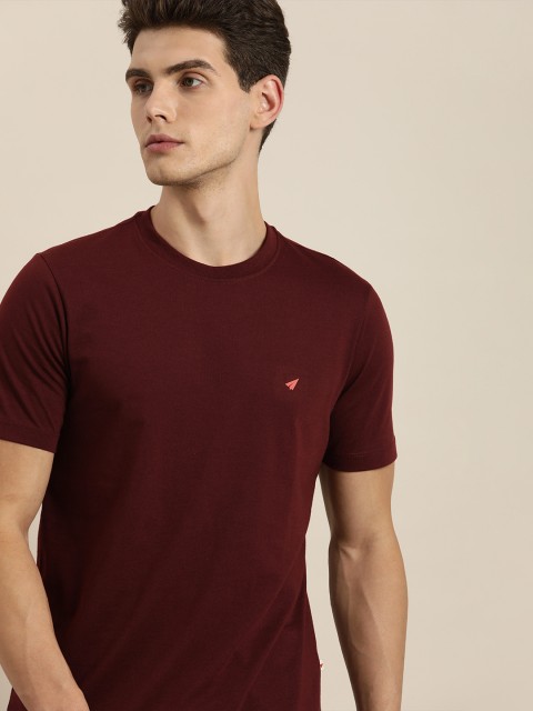 

INVICTUS Men Burgundy Solid T-shirt