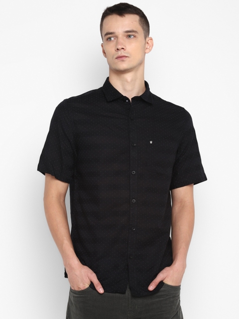 

Turtle Men Black & White Slim Fit Opaque Printed Cotton Casual Shirt