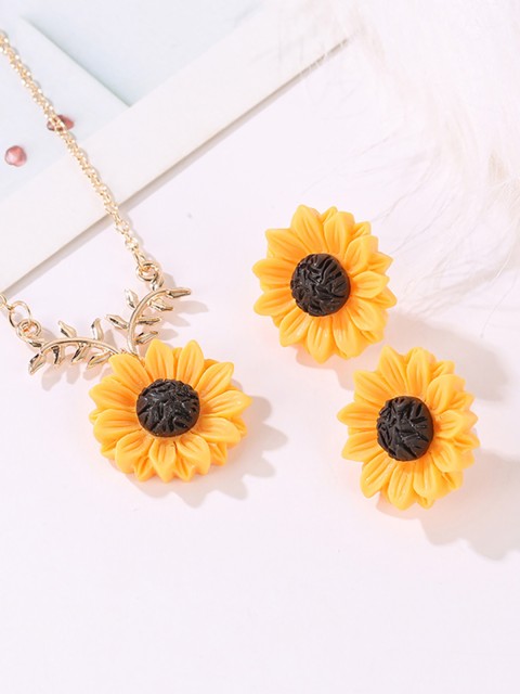 

URBANIC Gold-Toned & Orange Floral Shaped Jewellery Set