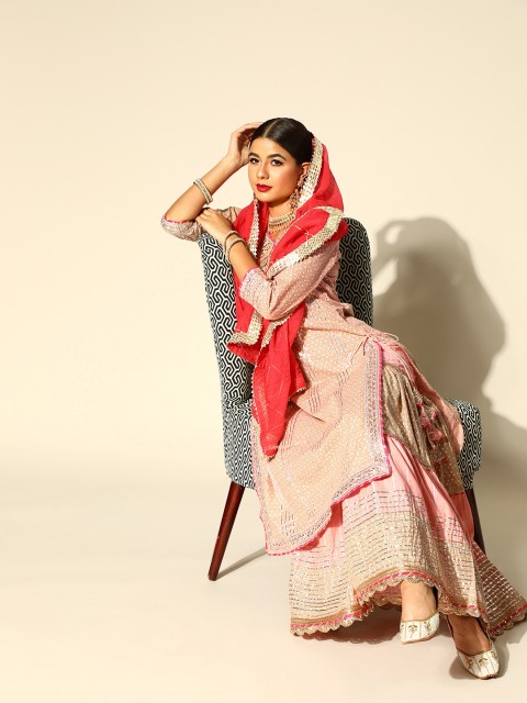 

Ishin Women Peach-Coloured Floral Embroidered Regular Pure Cotton Kurta with Sharara & With Dupatta