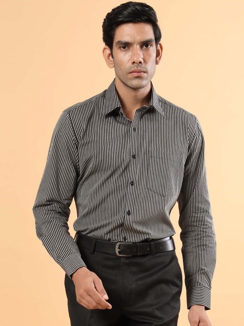 

Tistabene Men Black Opaque Checked Casual Shirt