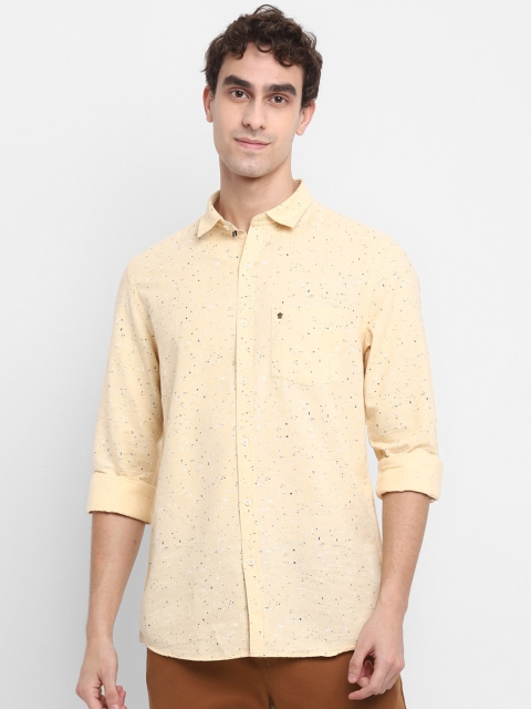 

Turtle Men Yellow Printed Slim Fit Casual Shirt