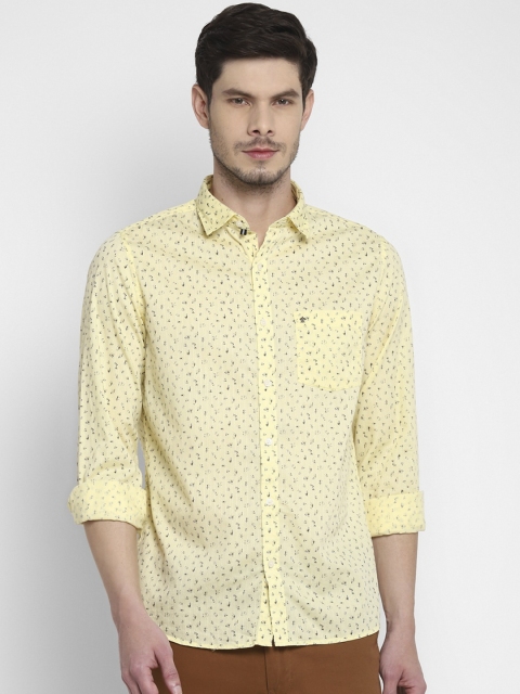 

Turtle Men Yellow Printed Slim Fit Casual Shirt